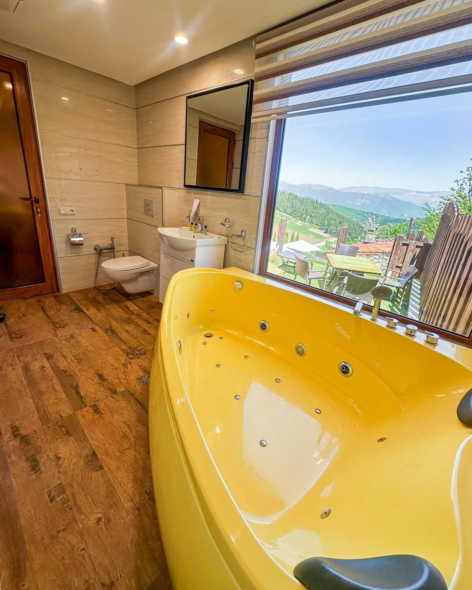 Alpine Castle Hotel Dilijan Eksteriør billede